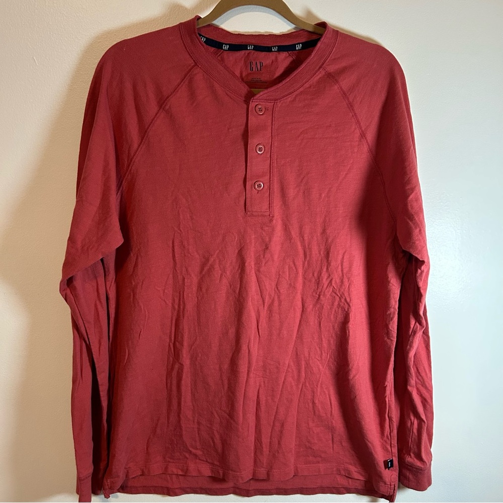 GAP Men's Long Sleeve Mineral Red Henley